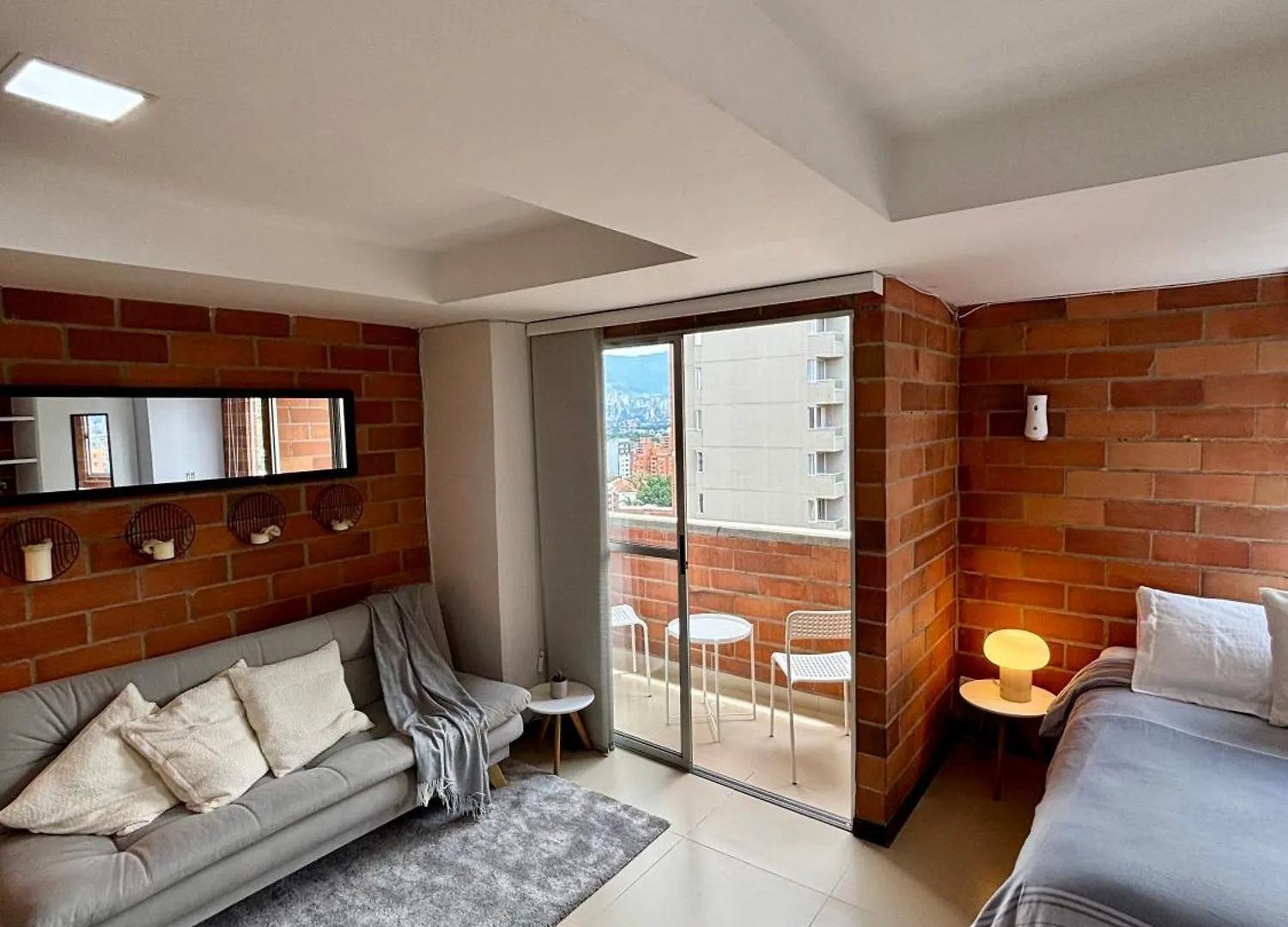 Increible Apartaestudio Cerca Al Centro Comercial Los Molinos Medellín Lejlighed